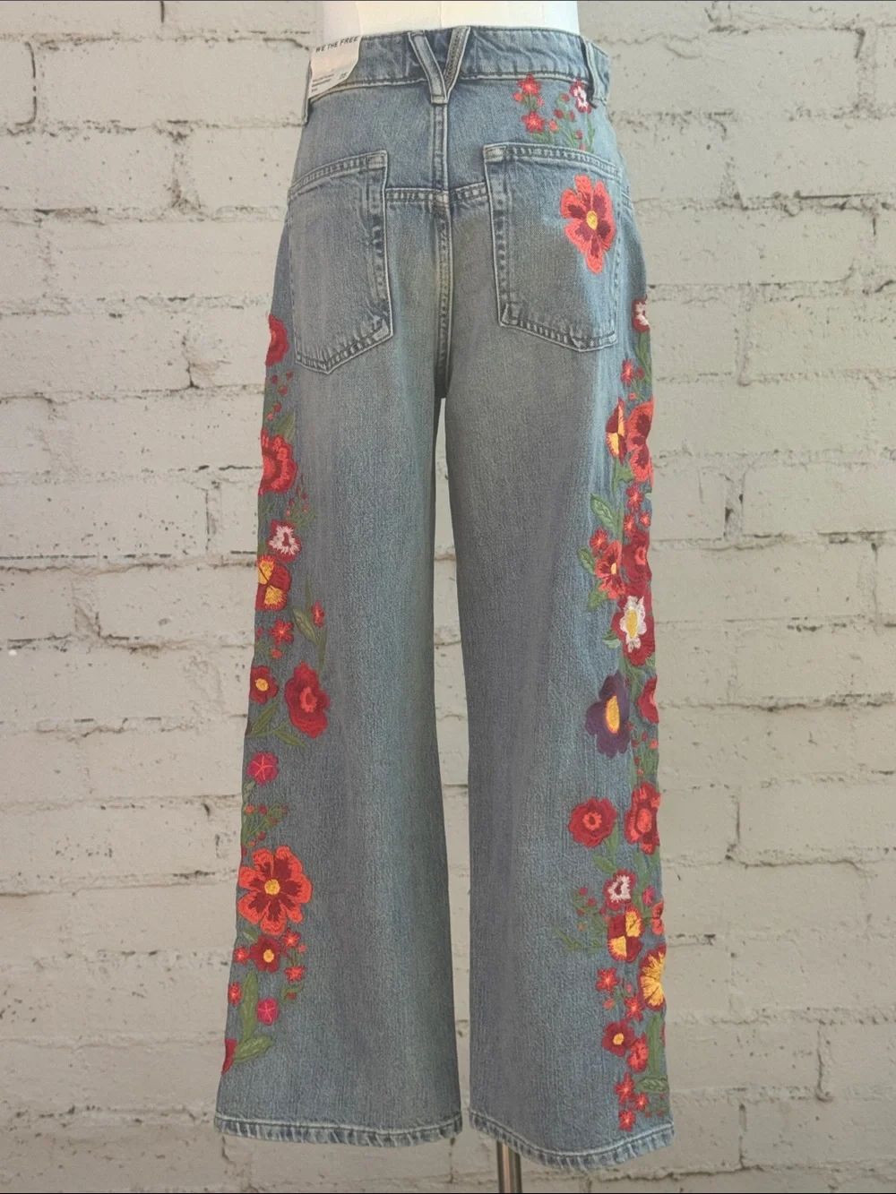 Free People We The Free Willow Floral Embroidered Jean Retrograde Blue Size 25 - Picture 9 of 16
